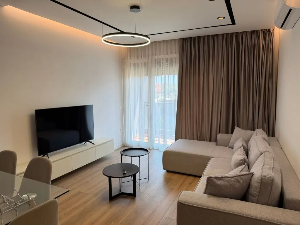 Appartamento 1+1 in affitto a Rruga Liman Kaba, Tirana, 85 m². Foto 1 di 7
