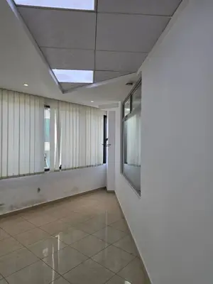 Ufficio in affitto a Bulevardi Deshmoret e Kombit, Tirana, 94 m². Foto 4 di 7