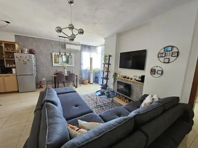 Apartament 1+1 me qera në Rruga e Bogdanëve, Tiranë, 80 m². Foto 2 nga 7