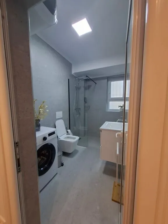 Apartament me qera në Restorant Durrësi, Tiranë, 60 m². Foto 1 nga 12