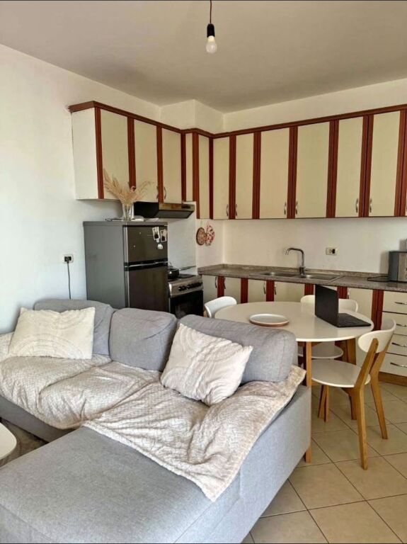 Apartament 1+1 me qera në Globe, Tiranë, 65 m². Foto 1 nga 3