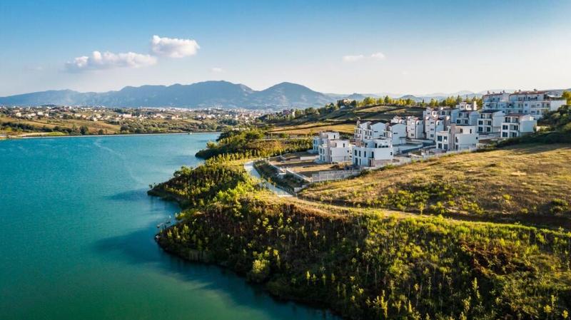 Vilë në shitje në Rruga Panorama e Liqenit, Tiranë, 380 m²