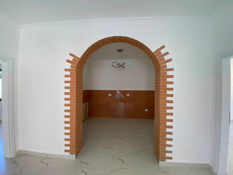 Shtëpi private në shitje në Mauzoleu i Dëshmorëve dhe Salla e Relikeve të Luftës, Durrës, 390 m². Foto 7 nga 11