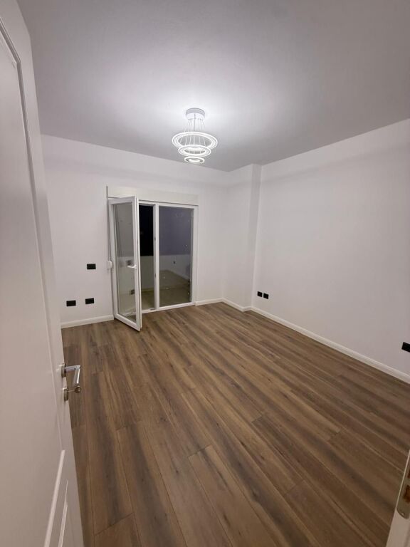 Apartment 2+1 for sale in Rruga Fortuzi, Tirana, 76 m². Photo 1 of 3
