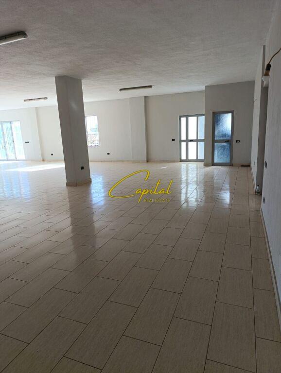Locale commerciale in affitto a Mëzez, Tirana, 230 m²