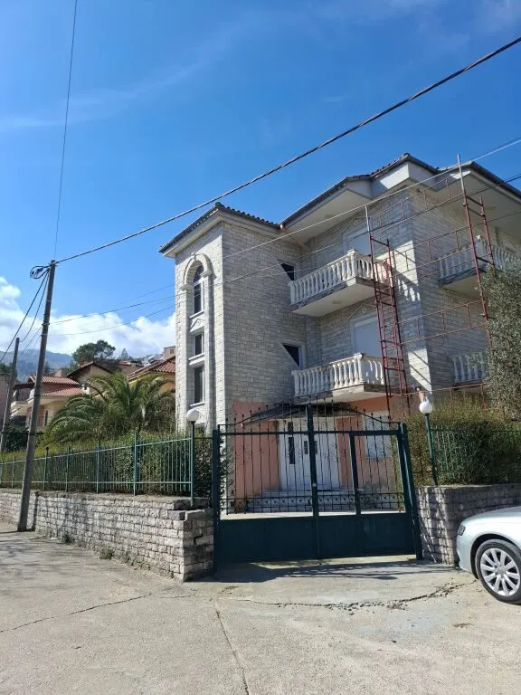 Villa in vendita a Spitali Rajonal Omer Nishani, Argirocastro, 900 m². Foto 1 di 1