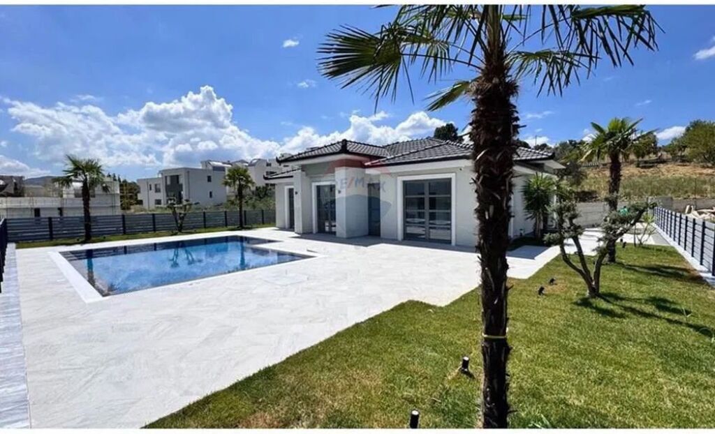 Villa in vendita a Rruga e Vilave, Tirana, 410 m². Foto 1 di 3