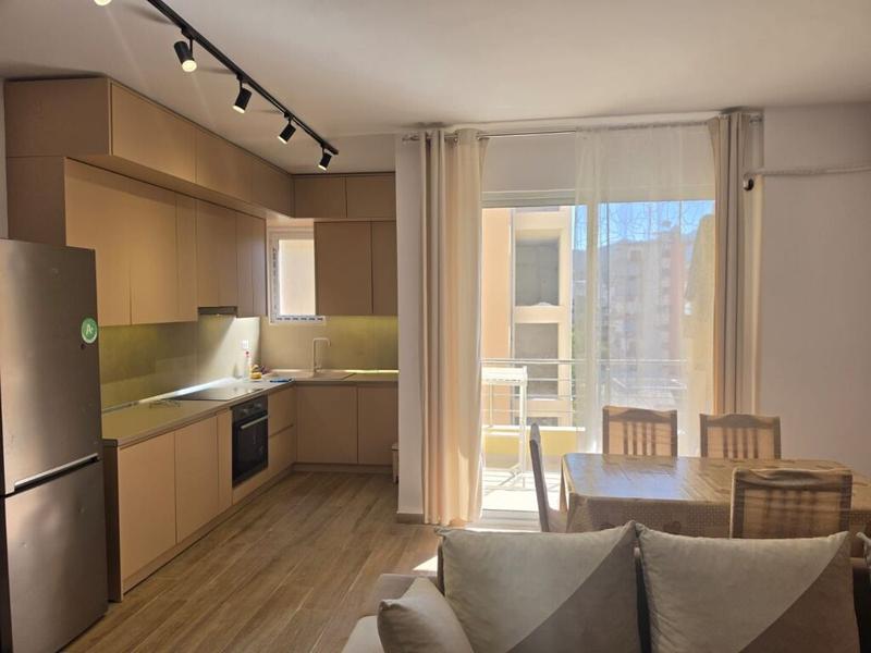 Apartament me qera në Rr. Gjergj Arianiti, Vlorë, 100 m². Foto 8 nga 9