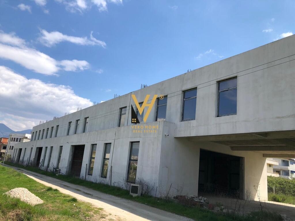 Magazinë me qera në Kamëz, 2 500 m². Foto 1 nga 2