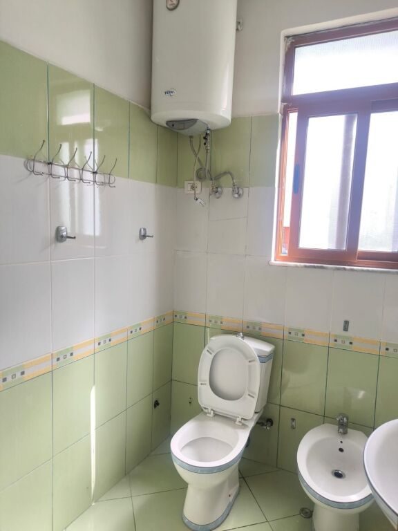 Apartament 2+1 me qera në Rruga Jordan Misja, Tiranë, 90 m². Foto 1 nga 8