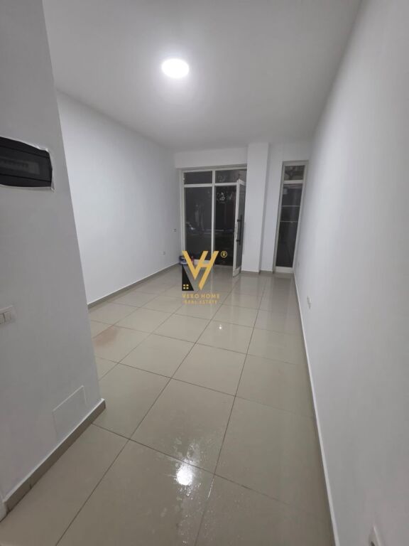 Dyqan me qera në Vasil Shanto, Tiranë, 25 m²