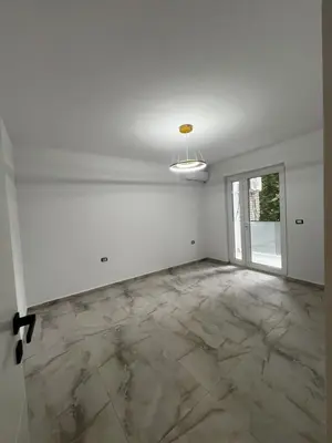 Apartament 1+1 me qera në Rruga Isuf Elezi, Tiranë, 60 m². Foto 1 nga 3