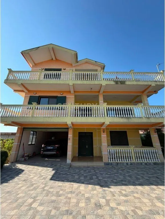 Villa in vendita a Xhafzotaj, Durazzo, 600 m². Foto 1 di 5