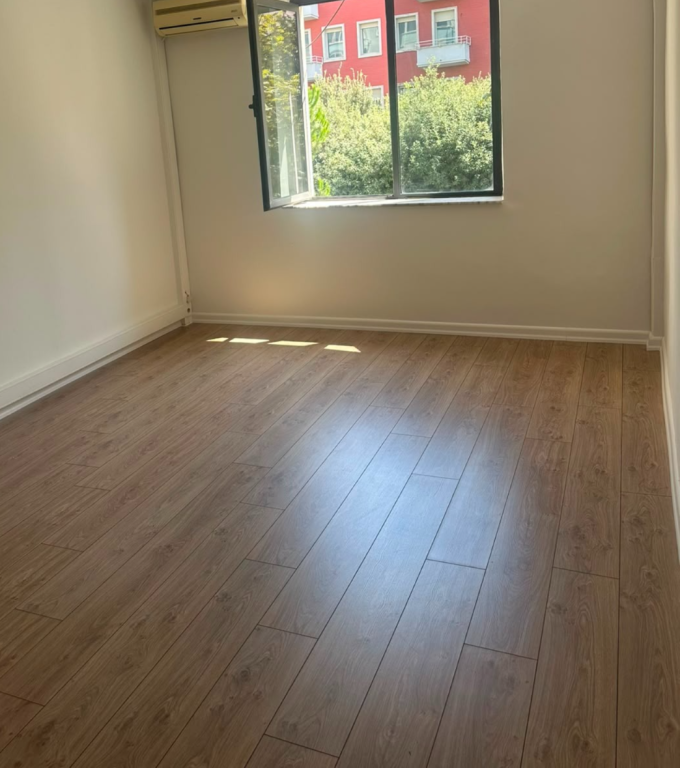 Ufficio in affitto a Sheshi Skënderbej, Tirana, 120 m². Foto 1 di 3