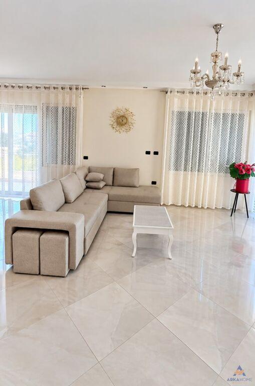 Appartamento 3+1 in affitto a Xhamia Sauk i Vjetër, Tirana, 130 m²