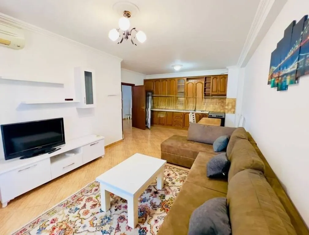 Appartamento 2+1 in affitto a Komuna e Parisit, Tirana, 100 m². Foto 1 di 3
