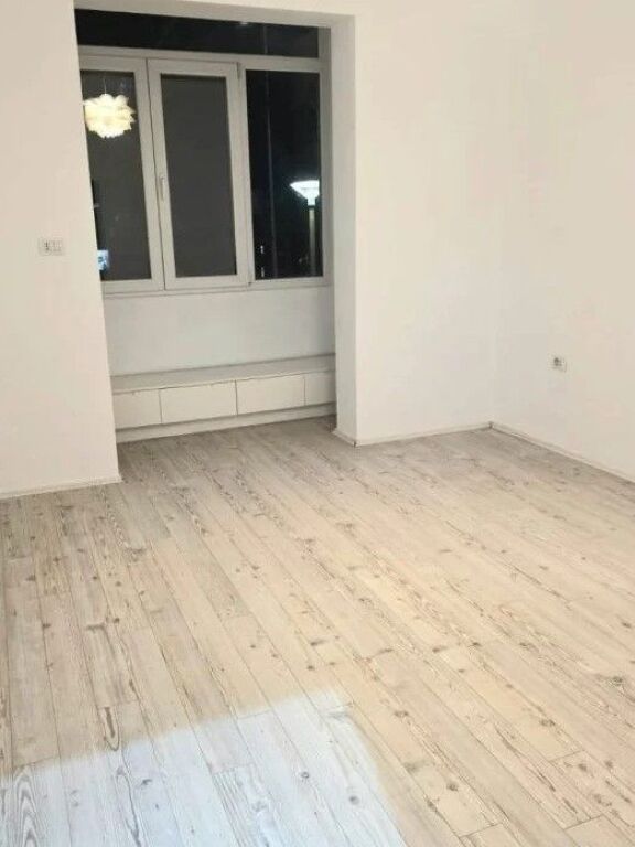 Commercial space for rent in 21 Dhjetori, Tirana, 115 m². Photo 2 of 3