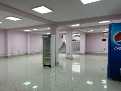Dyqan me qera në Xhamia e Tabakeve, Tiranë, 130 m². Foto 2 nga 5