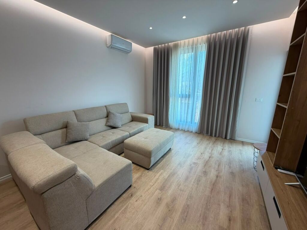 Apartment 1+1 for rent in Rruga Xhanfize Keko, Tirana, 111 m²