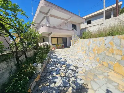 Shtëpi private me qera në Cezma Ferres, Durrës, 200 m². Foto 1 nga 12