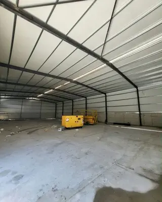 Magazinë me qera në Yrshek, Tiranë, 670 m². Foto 2 nga 9