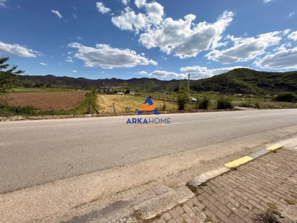 Tokë në shitje në Fortuzaj, Tiranë, 1 558 m². Foto 1 nga 3