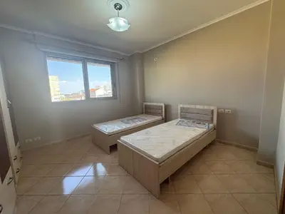 Apartament 2+1 me qera në Pallati i Sportit, Durrës, 95 m². Foto 4 nga 6
