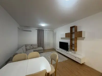 Apartament 2+1 me qera në Rruga 5 Maji, Tiranë, 85 m². Foto 2 nga 10