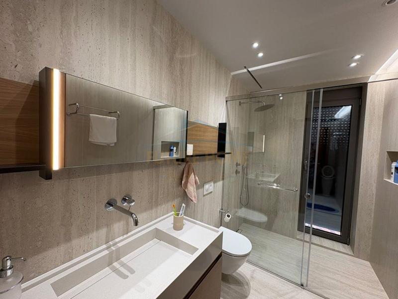 Vilë në shitje në Berzhite, Tiranë, 350 m². Foto 7 nga 9