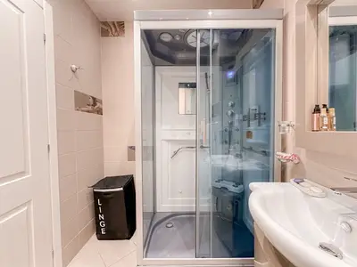 Apartament 2+1 në shitje në Rruga Shyqyri Brari 9, Tiranë, 105 m². Foto 11 nga 12