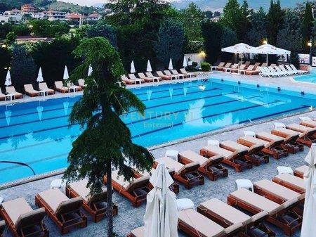 Bar or restaurant for sale in Vaqarr, Tirana, 3,200 m²