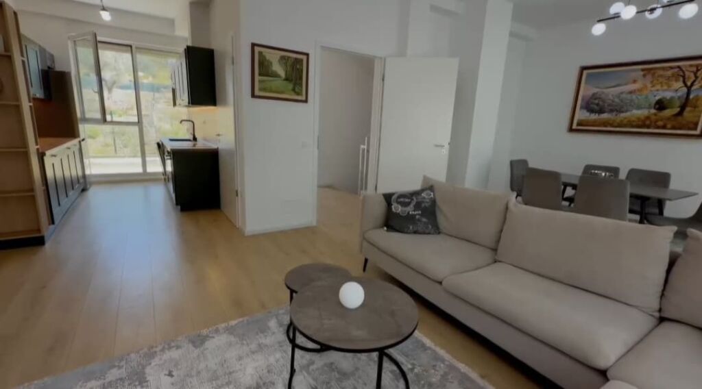 Villa for rent in Sauk, Tirana, 200 m². Photo 1 of 3