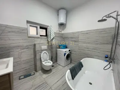 Casa indipendente in vendita a Durazzo, 260 m². Foto 2 di 6