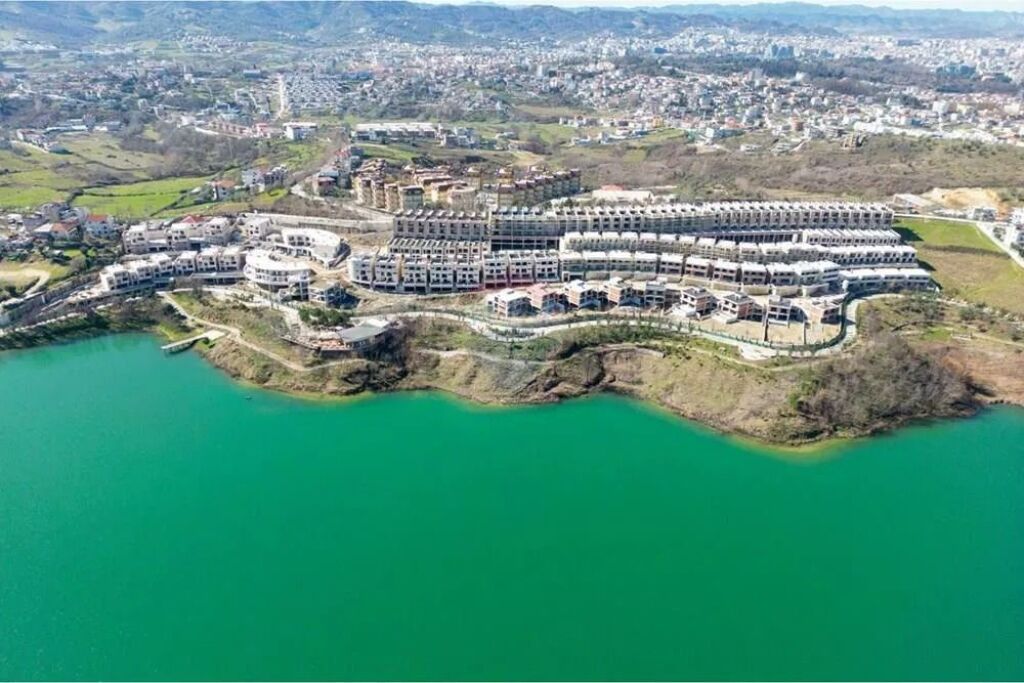 Villa for sale in Farkë, Tirana, 127 m². Photo 1 of 1