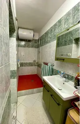 Apartament 2+1 me qera në Rruga Ali Demi, Tiranë, 84 m². Foto 5 nga 8