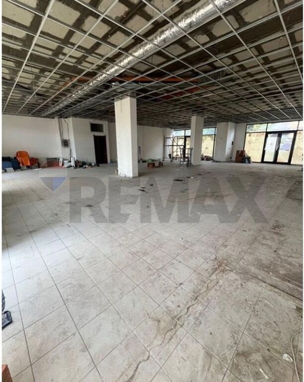 Shop for rent in Fresku, Tirana, 258 m². Photo 2 of 3