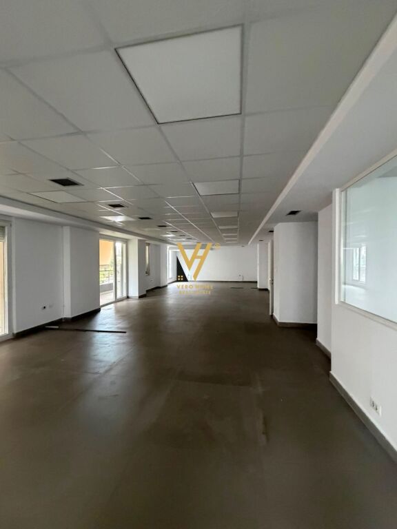 Office for rent in Komuna e Parisit, Tirana, 448 m². Photo 1 of 3