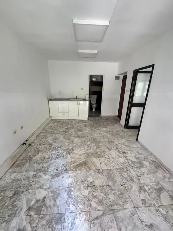 Ufficio in affitto a Myslym Shyri, Tirana, 40 m². Foto 1 di 4