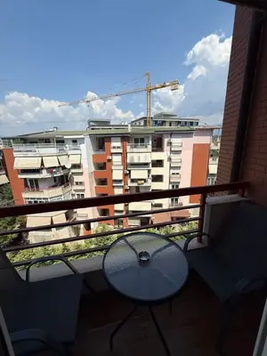 Apartament 1+1 me qera në Liqeni i Thatë, Tiranë, 70 m². Foto 3 nga 9