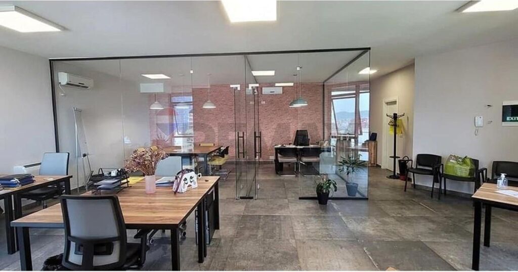 Office for sale in 9 Katëshet, Tirana, 100 m². Photo 2 of 3