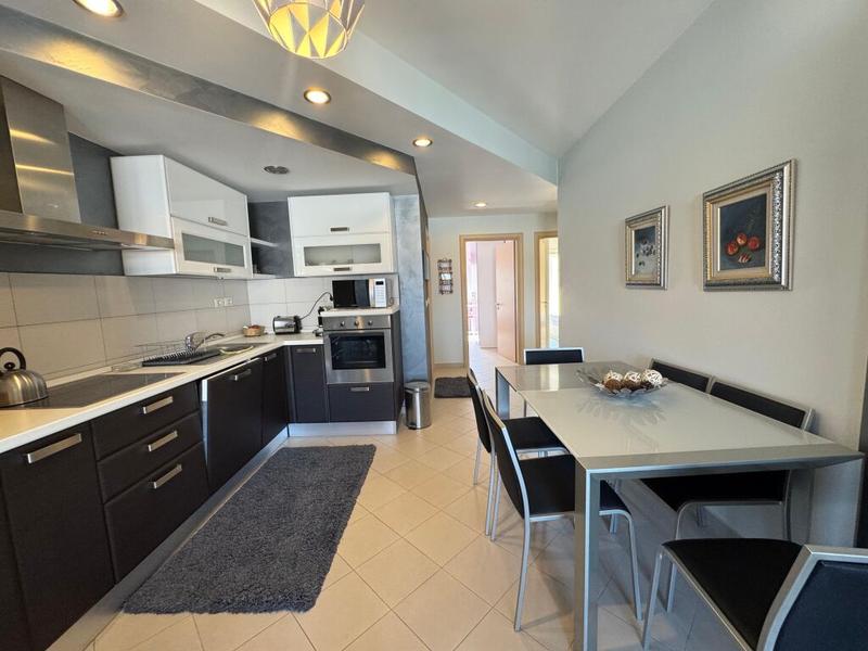 Apartament 2+1 me qera në Plazh, Durrës, 100 m². Foto 2 nga 11