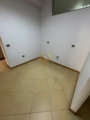 Ufficio in affitto a Bulevardi Bajram Curri, Tirana, 120 m². Foto 5 di 7