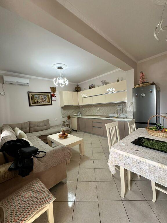 Shtëpi private 2+1 me qera në Shkolla 9-vjeçare "Ahmet Zogu", Kamëz, 90 m²