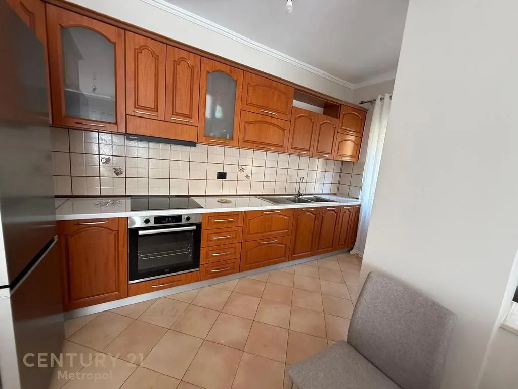 Apartament 2+1 me qera në Kristal Center, Tiranë, 110 m². Foto 1 nga 10