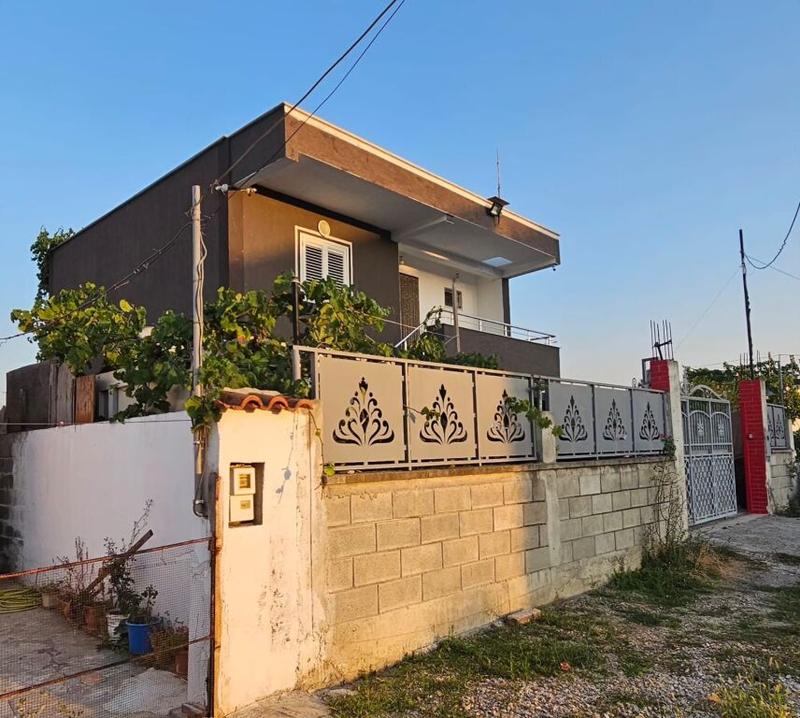 Vilë në shitje në Rruga Koco Miho, Durrës, 140 m². Foto 2 nga 12