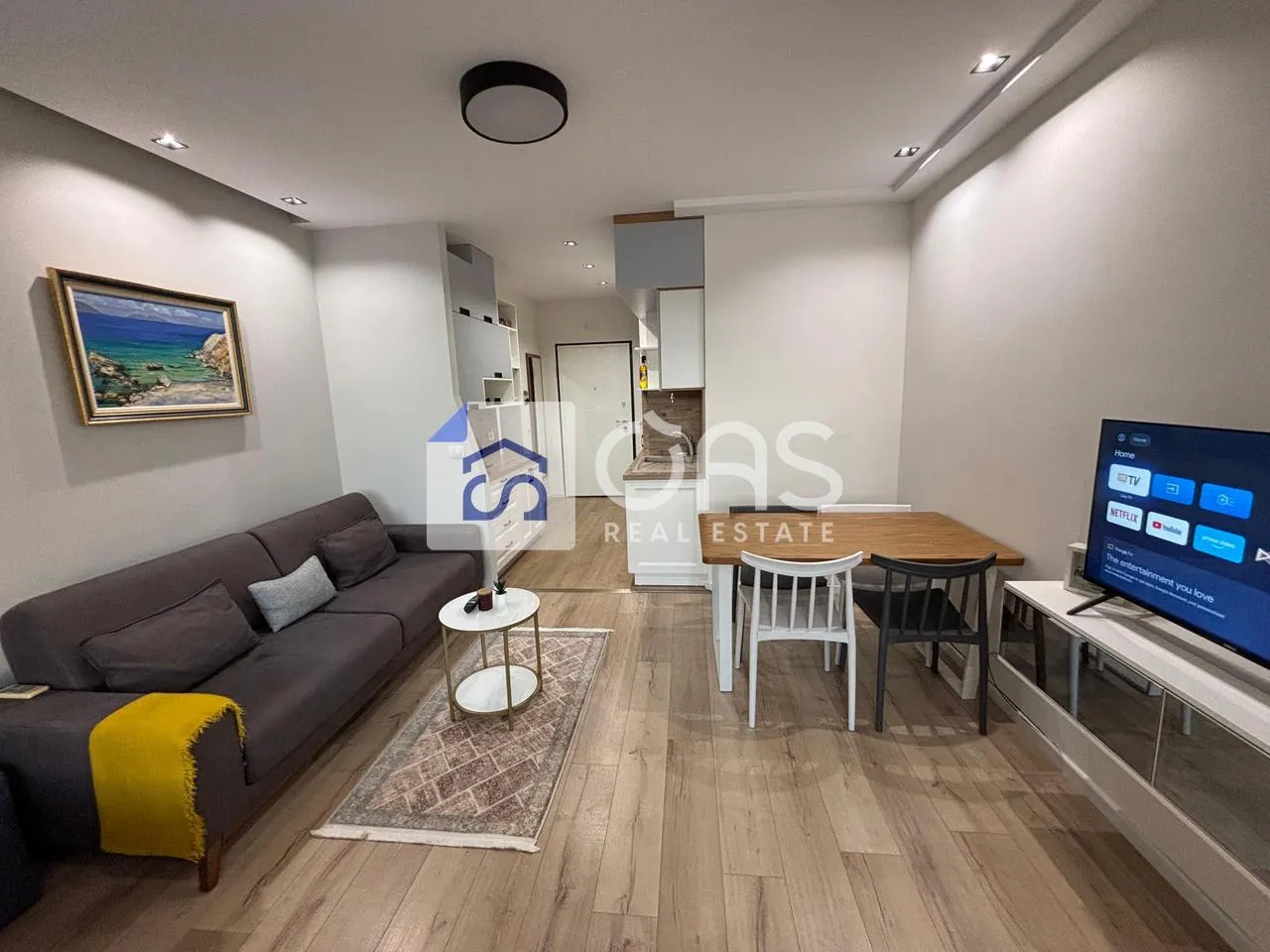 Apartament me qera në Ekonomiku, Tiranë, 60 m². Foto 1 nga 11