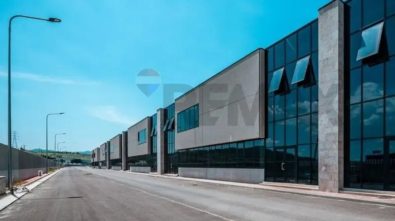 Warehouse for sale in Rruga Egnatia, Tirana, 700 m²