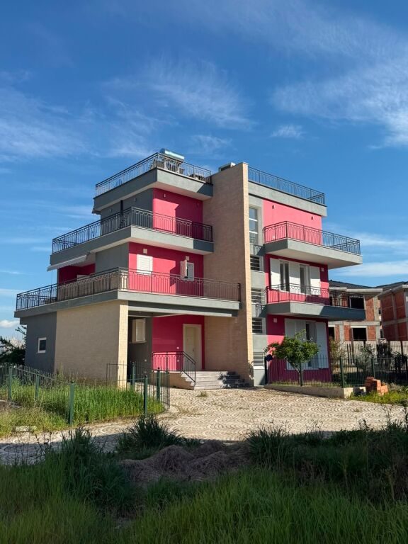Vilë me qera në Mjull Bathore, Tiranë, 424 m². Foto 1 nga 12