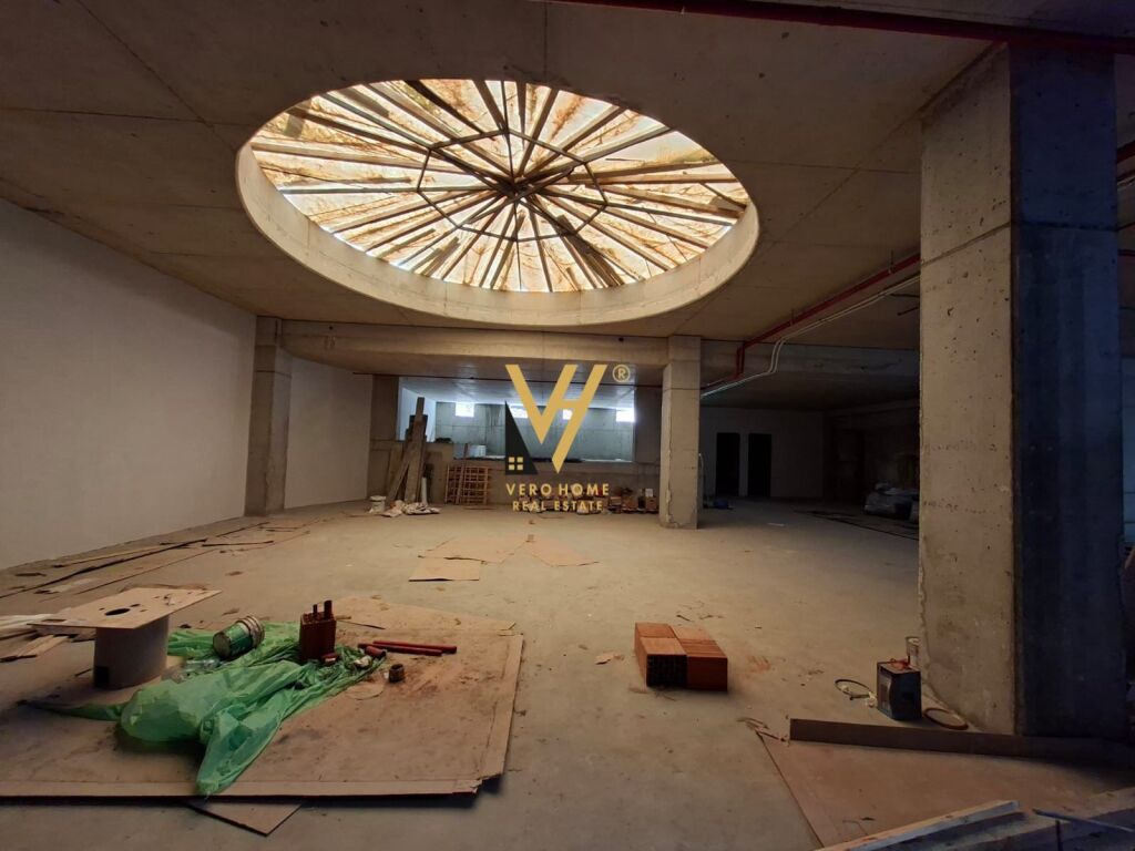 Ambient biznesi në shitje në Qendër, Tiranë, 1 100 m². Foto 1 nga 3