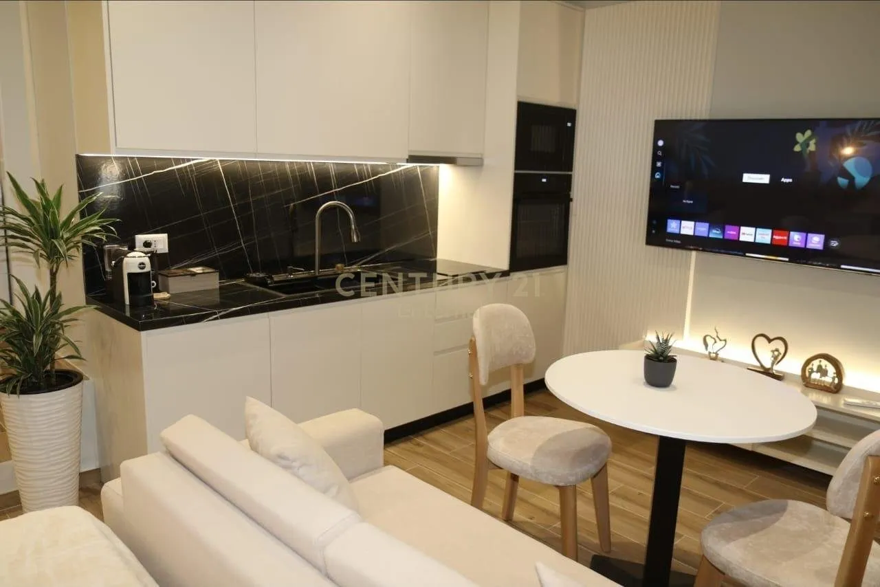 Studio for sale in Rruga Muhamet Gjollesha, Tirana, 88 m². Photo 1 of 9